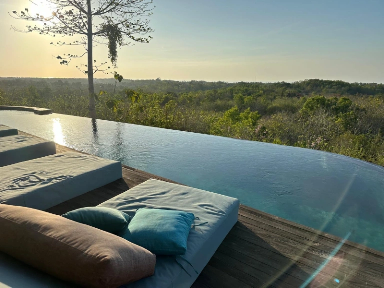 Spacious 6BR Villa w/ Rooftop Patio and Ocean Views, 6-bed villa for rent in Uluwatu – photo 6 of 15