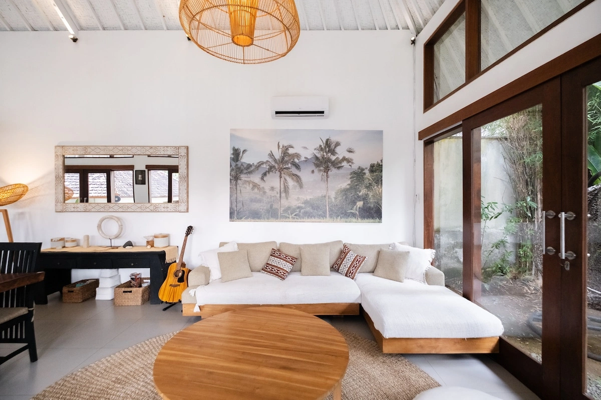 Private 3-bedroom Tropical Villa with Huge Garden, Cold Plunge & Infinity Pool, 3-bed villa for rent in Canggu – photo 9 of 15