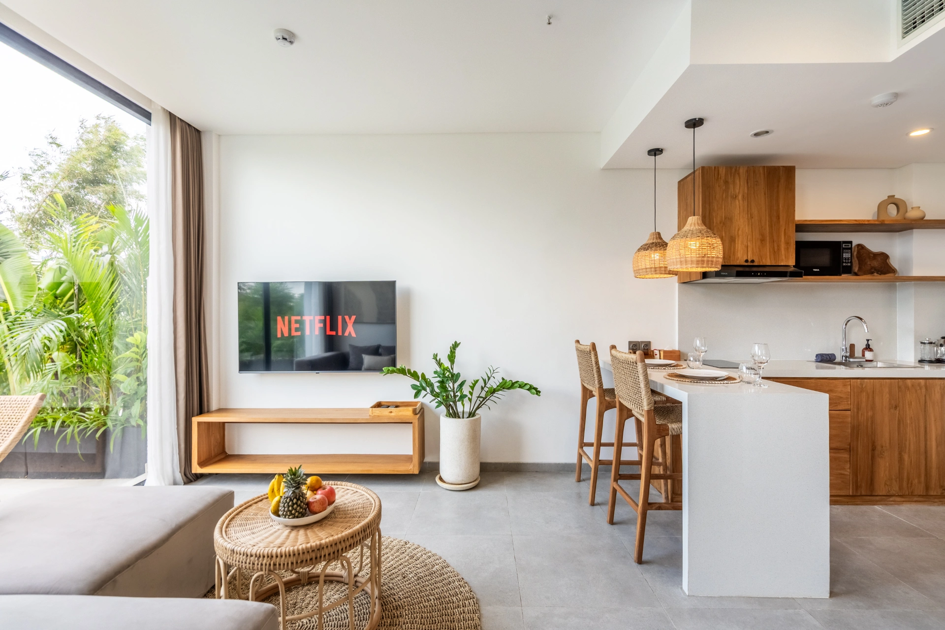 Sunny Muse Balcony - 1 Bedroom Suite with Terrace, 1-bed villa for rent in Canggu – photo 3 of 15