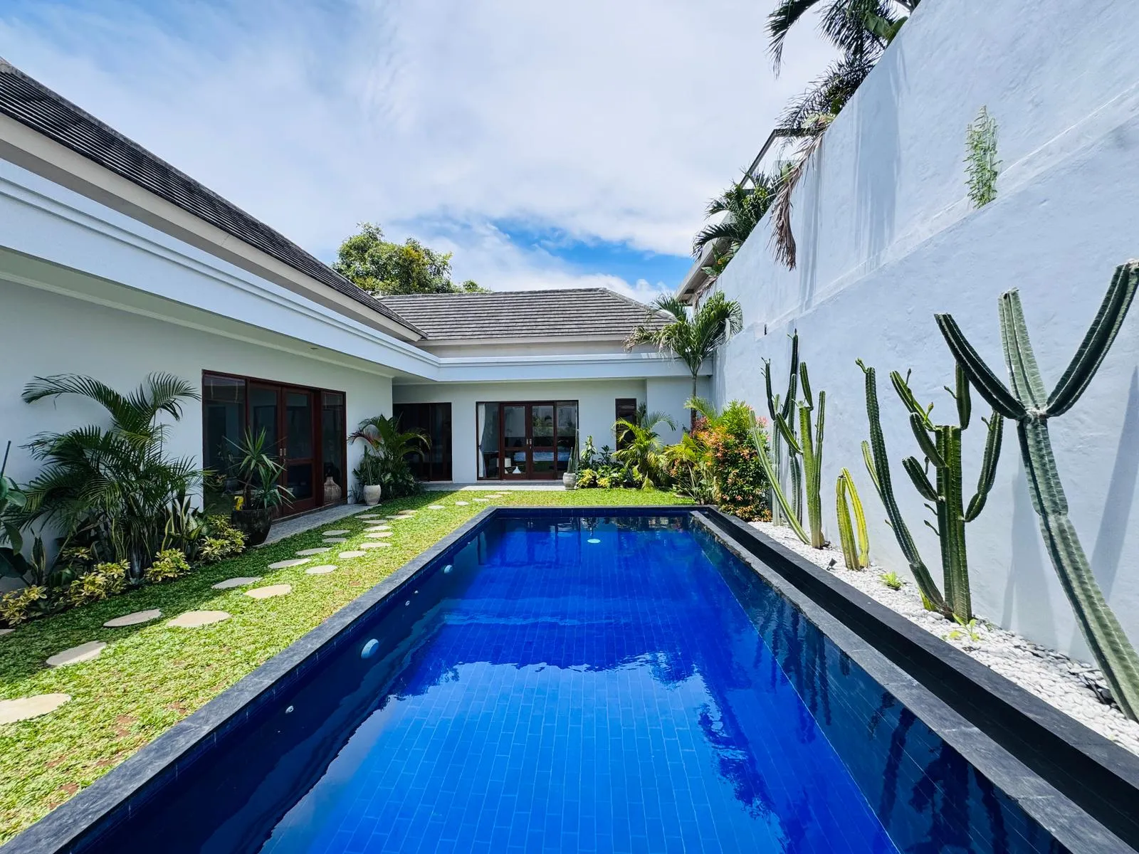 2-bedrooms Villa in Berawa for Yearly Rent, 2-bed villa for rent in Canggu – photo 4 of 15