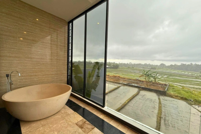Modern 4BR Villa Near Tanah Lot – Rice Field & Ocean Views, 4-bed villa for rent in Tabanan – photo 3 of 11