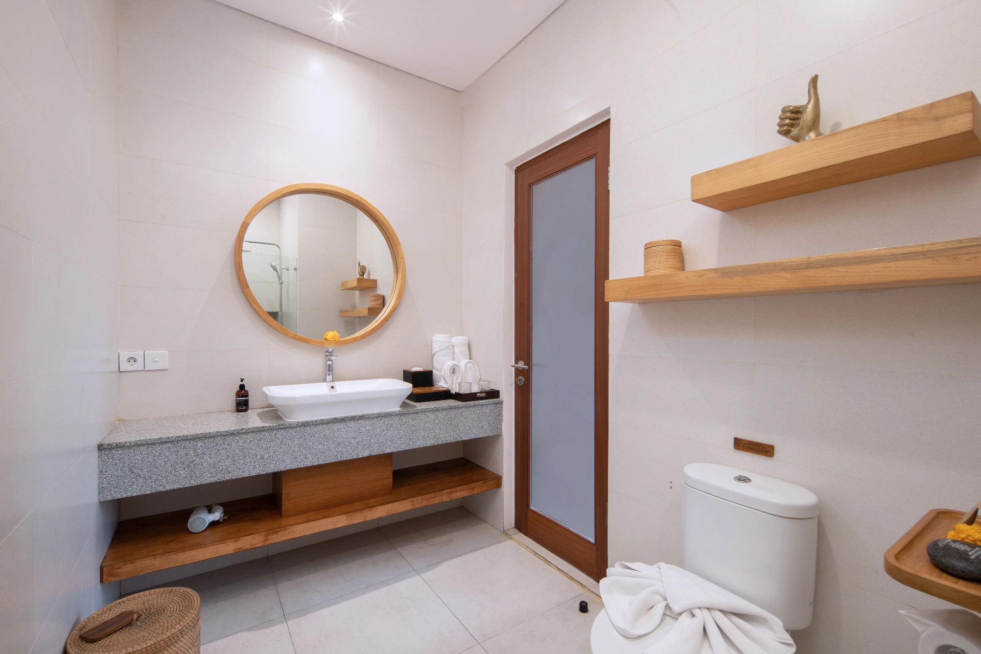 Sophisticated 1 Bedroom Modern Suite in the Heart of Berawa, 1-bed villa for rent in Canggu – photo 6 of 13
