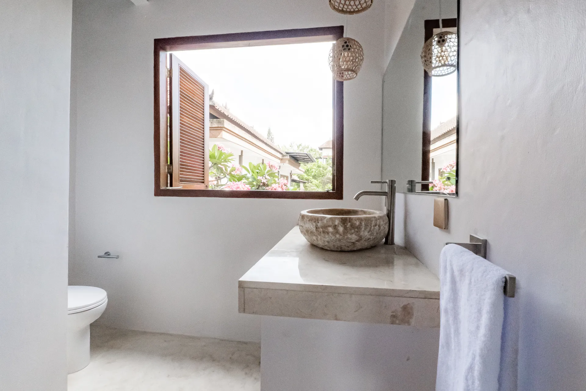 Mediterranean 1BR Apartment w/ Sunset Views and Pool Access, 1-bed villa for rent in Ubud – photo 14 of 15