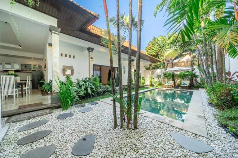2BR Villa in Berawa, 2-bed villa for rent in Canggu – photo 5 of 15