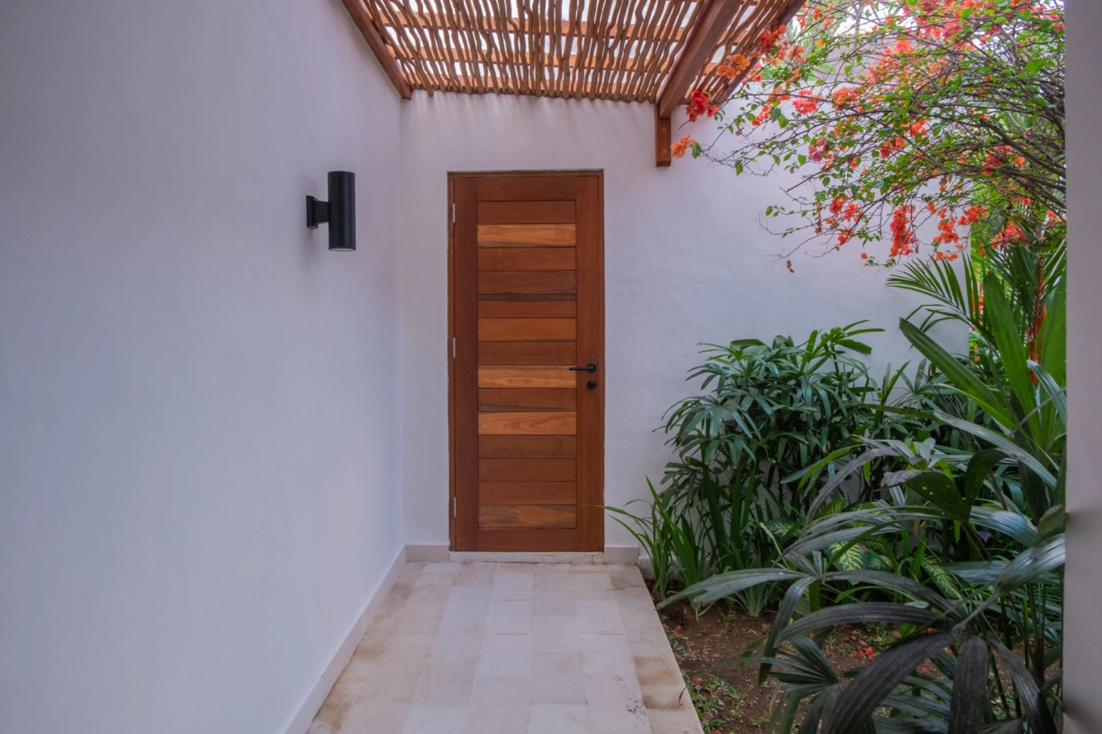 Modern 3-Bedroom Villa for Monthly or Yearly Rental – Kerobokan, Bali, 3-bed villa for rent in Canggu – photo 15 of 15