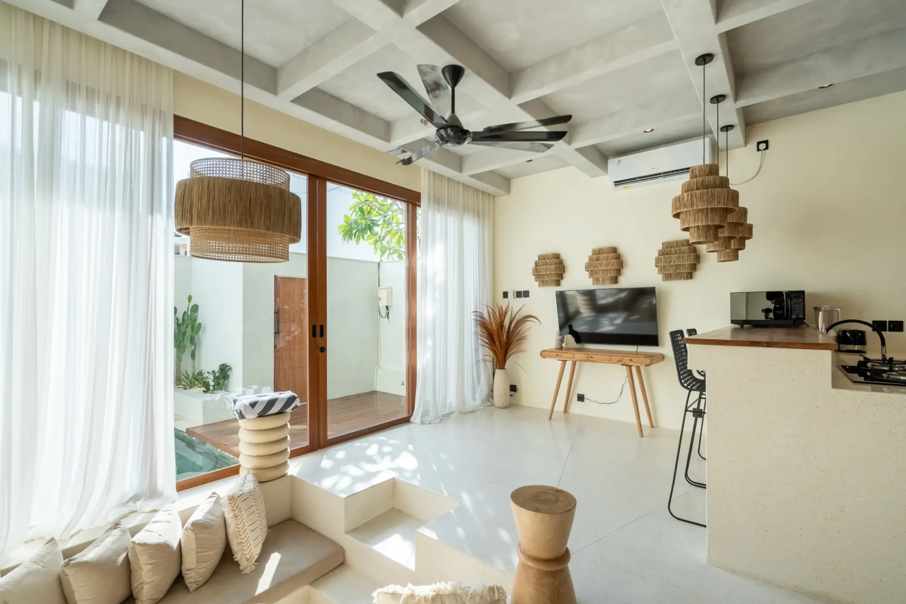 Liminal 2 - 1 Bedroom Villa with Pool in Batu Bolong, 1-bed villa for rent in Canggu – photo 3 of 12