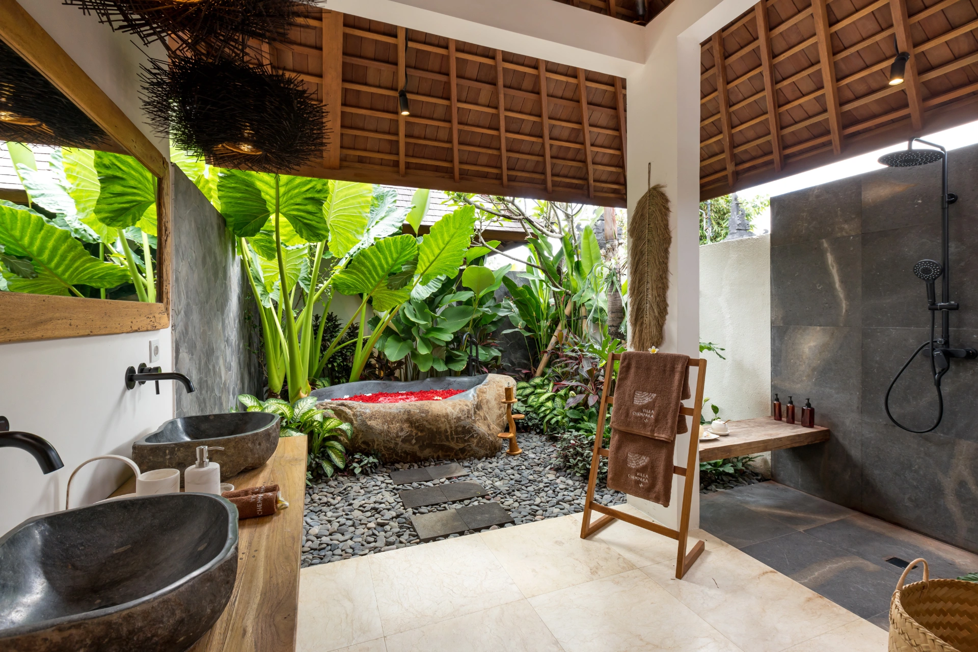Villa Chempaka - Luxe Tropical 6BR Dream Villa in Canggu, 6-bed villa for rent in Seminyak – photo 9 of 15