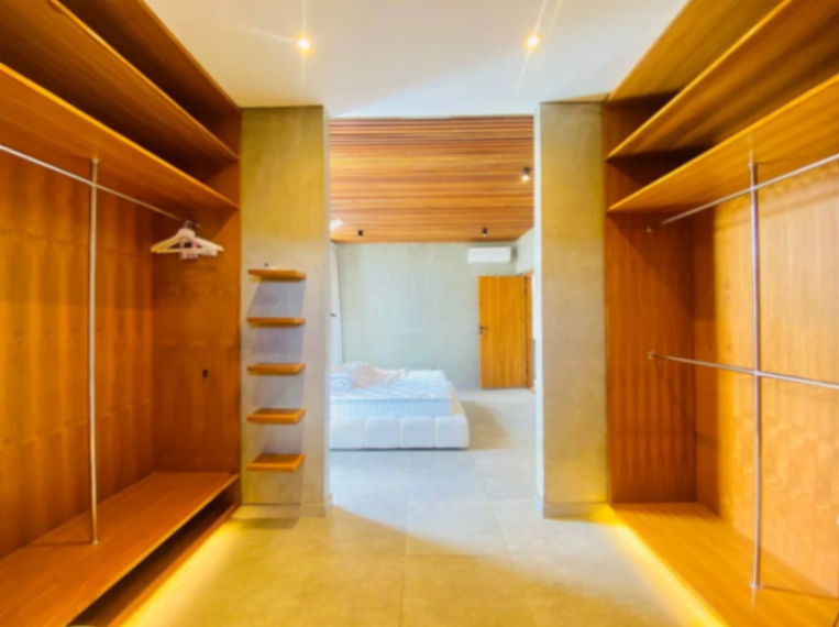 4 Bedrooms Villa Walking Distance to Berawa Beach, 4-bed villa for rent in Canggu – photo 7 of 15