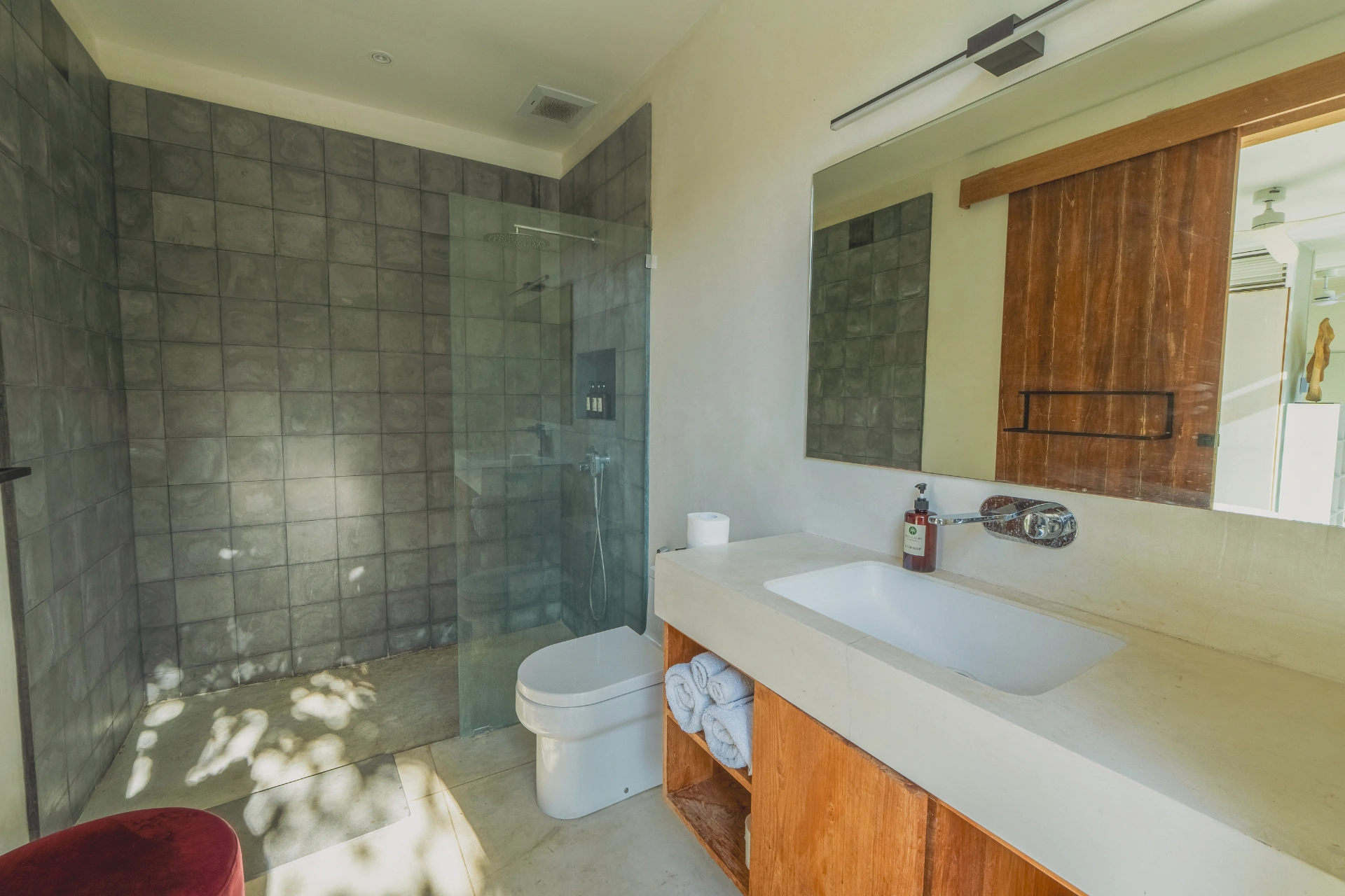Tropical Luxury 5BR Villa in Canggu | Villa Kiki, 5-bed villa for rent in Canggu – photo 14 of 15