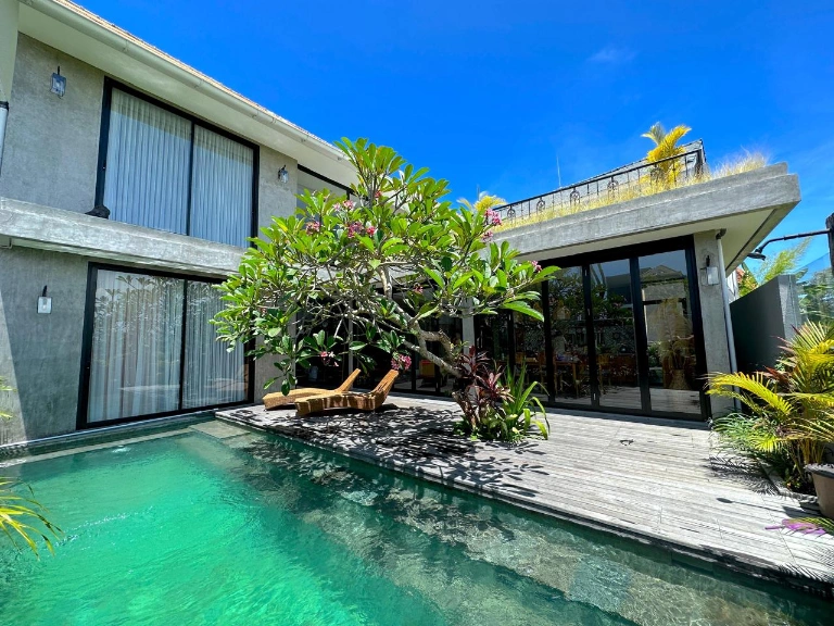 3 Bedroom Nodern Villa for Monthly and Yearly Rent in Kerobokan, 3-bed villa for rent in Seminyak – photo 2 of 15