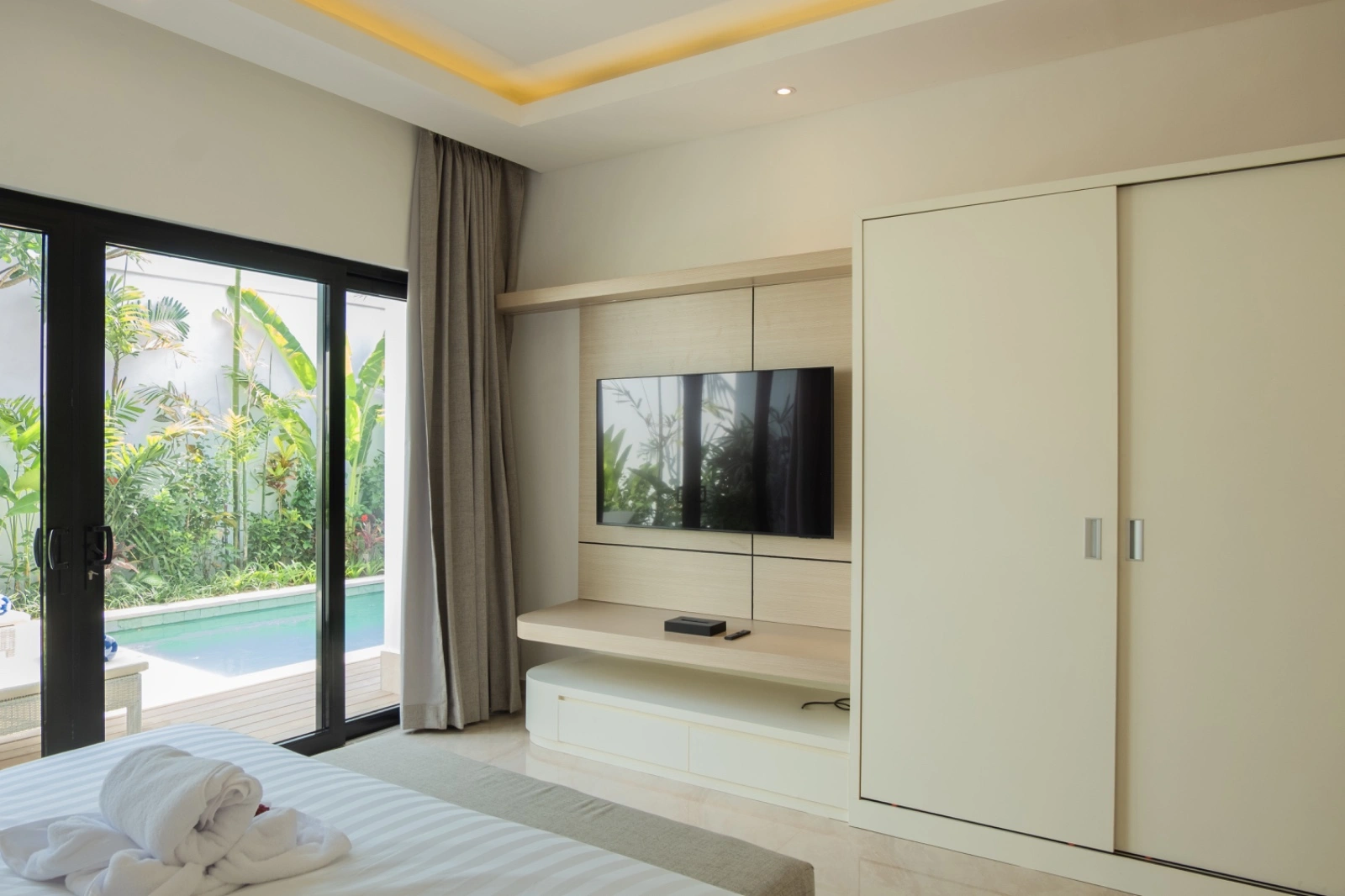 Modern 3-Bedroom Villa for Monthly or Yearly Rental – Kerobokan, Bali, 3-bed villa for rent in Canggu – photo 12 of 15