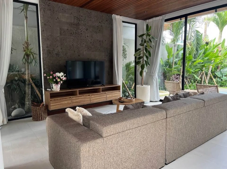 Luxury 3-Bedroom Villa in Pererenan - Tumbak Bayuh, 3-bed villa for rent in Pererenan – photo 10 of 12
