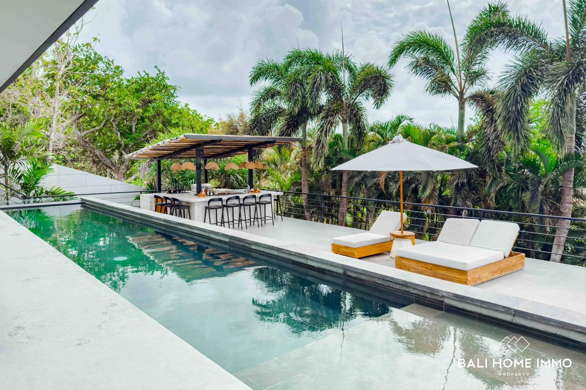 Ocean View 6 Bedrooms Villa with Private Padel Court for Rent in Uluwatu, 6-bed villa for rent in Uluwatu – photo 4 of 15