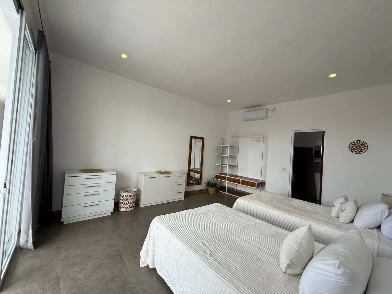 Villa For Rent 5 Bed In Kerobokan,Badung Bali, 5-bed villa for rent in Canggu – photo 8 of 15