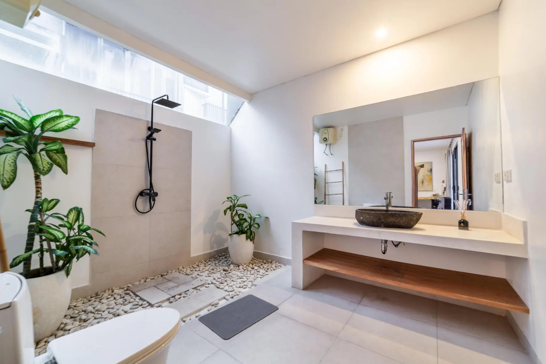 Villa Emilia - Peaceful Modern 2-Bedroom Villa for Monthly in Tumbak Bayuh, 2-bed villa for rent in Pererenan – photo 4 of 15