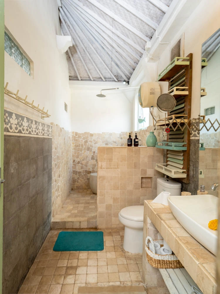 Charming 2-BR Villa 300 Meters From the Beach, 2-bed villa for rent in Canggu – photo 8 of 15