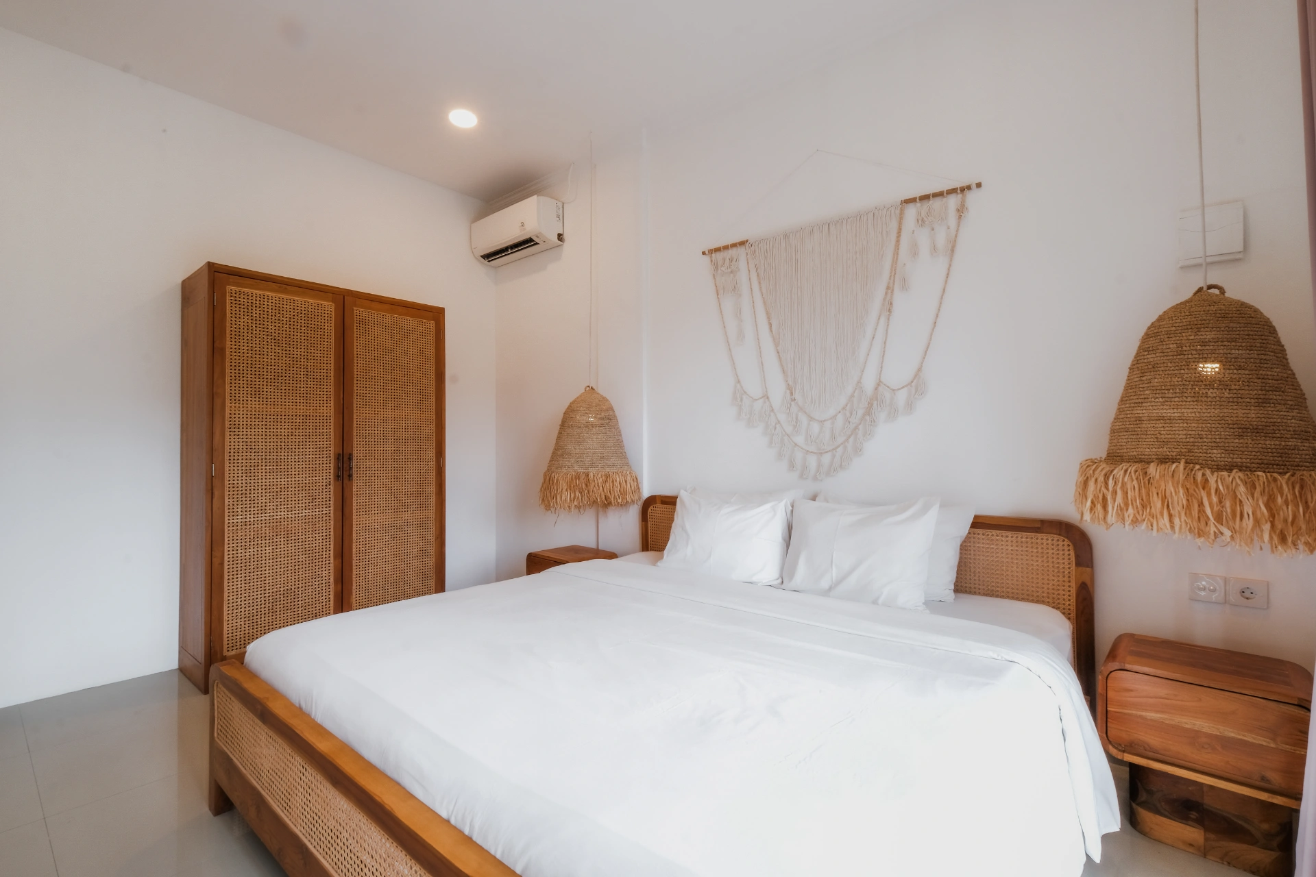 Lane 1 – Brand New Chic 1-Bedroom Townhouse in Central Pererenan, 1-bed villa for rent in Pererenan – photo 5 of 12
