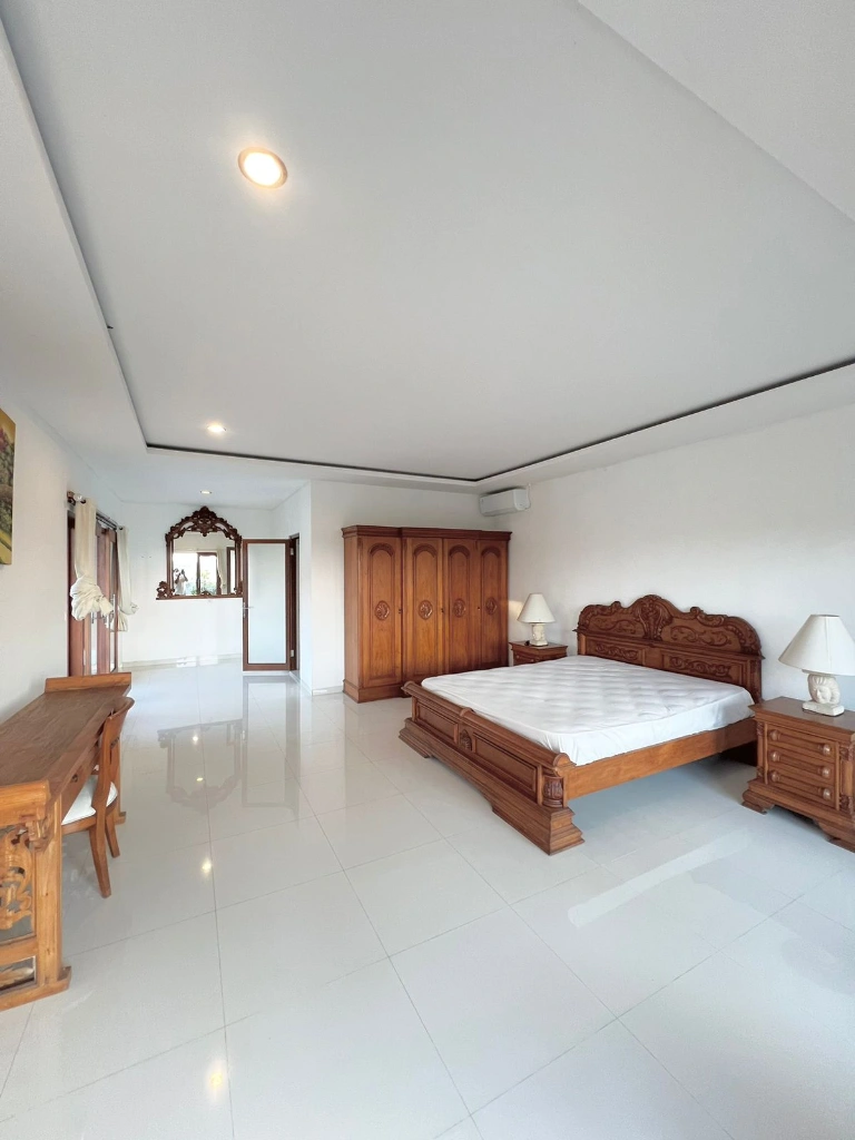 4 Bedrooms Villa in Canggu for Yearly & Leasehold, 4-bed villa for rent in Canggu – photo 14 of 15