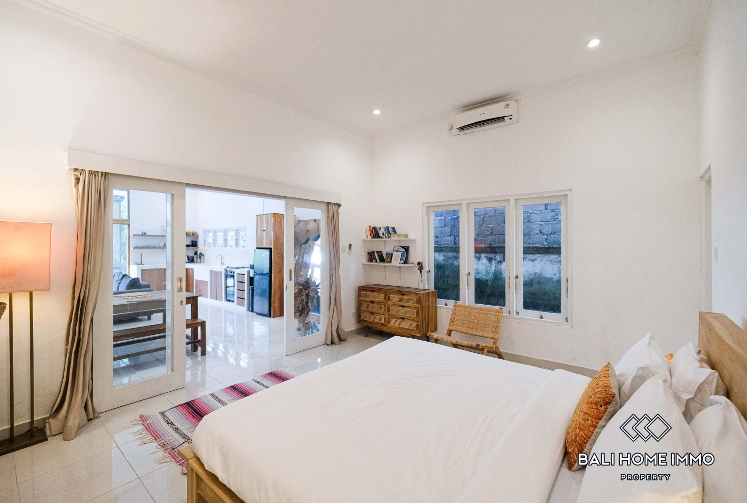 Spacious 3 Bedroom Villa in Canggu Batu Bolong, 3-bed villa for rent in Canggu – photo 8 of 9