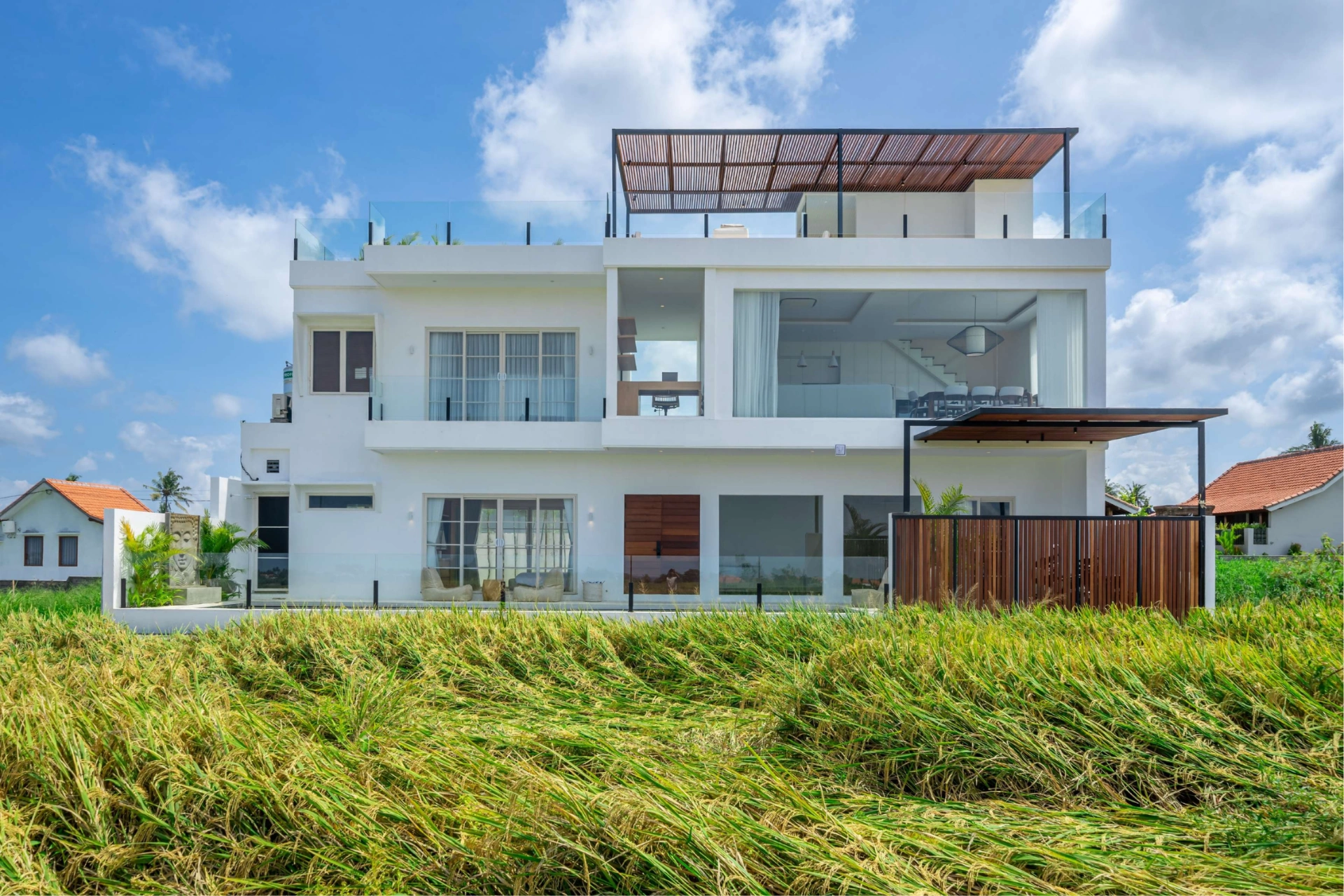 Coastal 2BR Seseh Beach Modern Tropical Masterpiece, 2-bed villa for rent in Seseh – photo 11 of 15