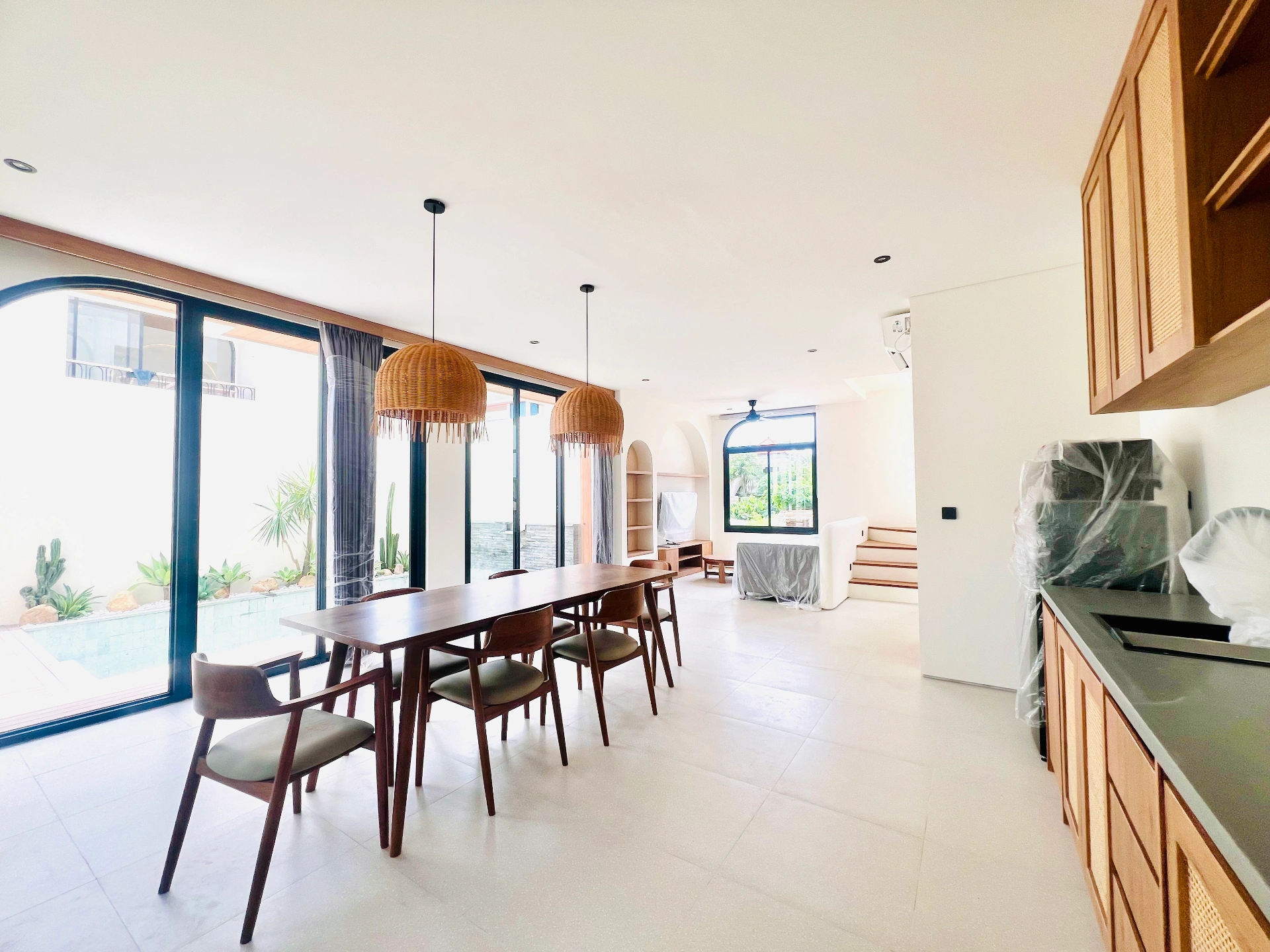 Brand New 2 Bedrooms Villa 2 Minutes Away to Cemagi Beach, 1-bed villa for rent in Seseh – photo 8 of 15