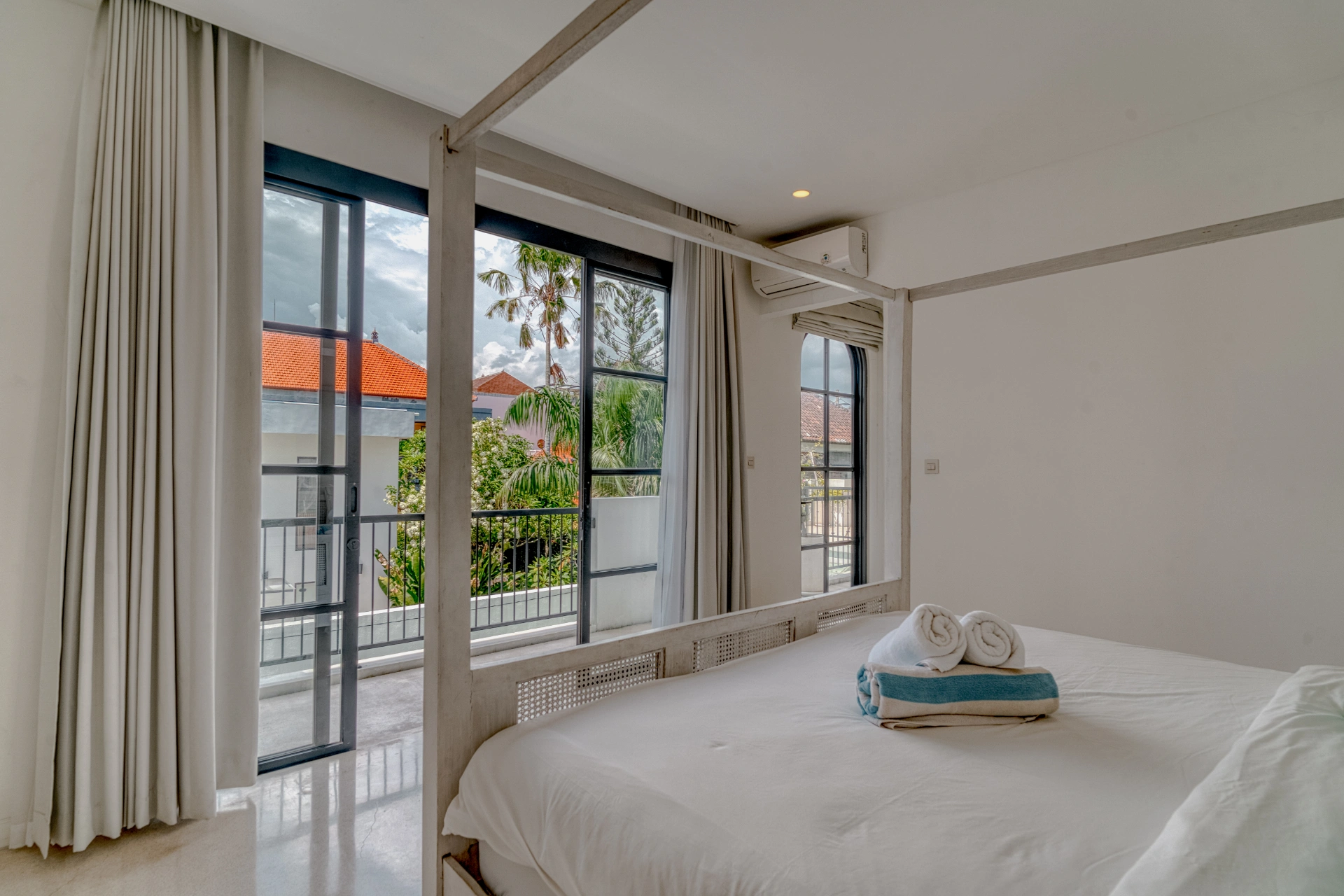 Beachside Mediterranean Luxury: 3BR in Canggu Share Save, 3-bed villa for rent in Canggu – photo 11 of 15