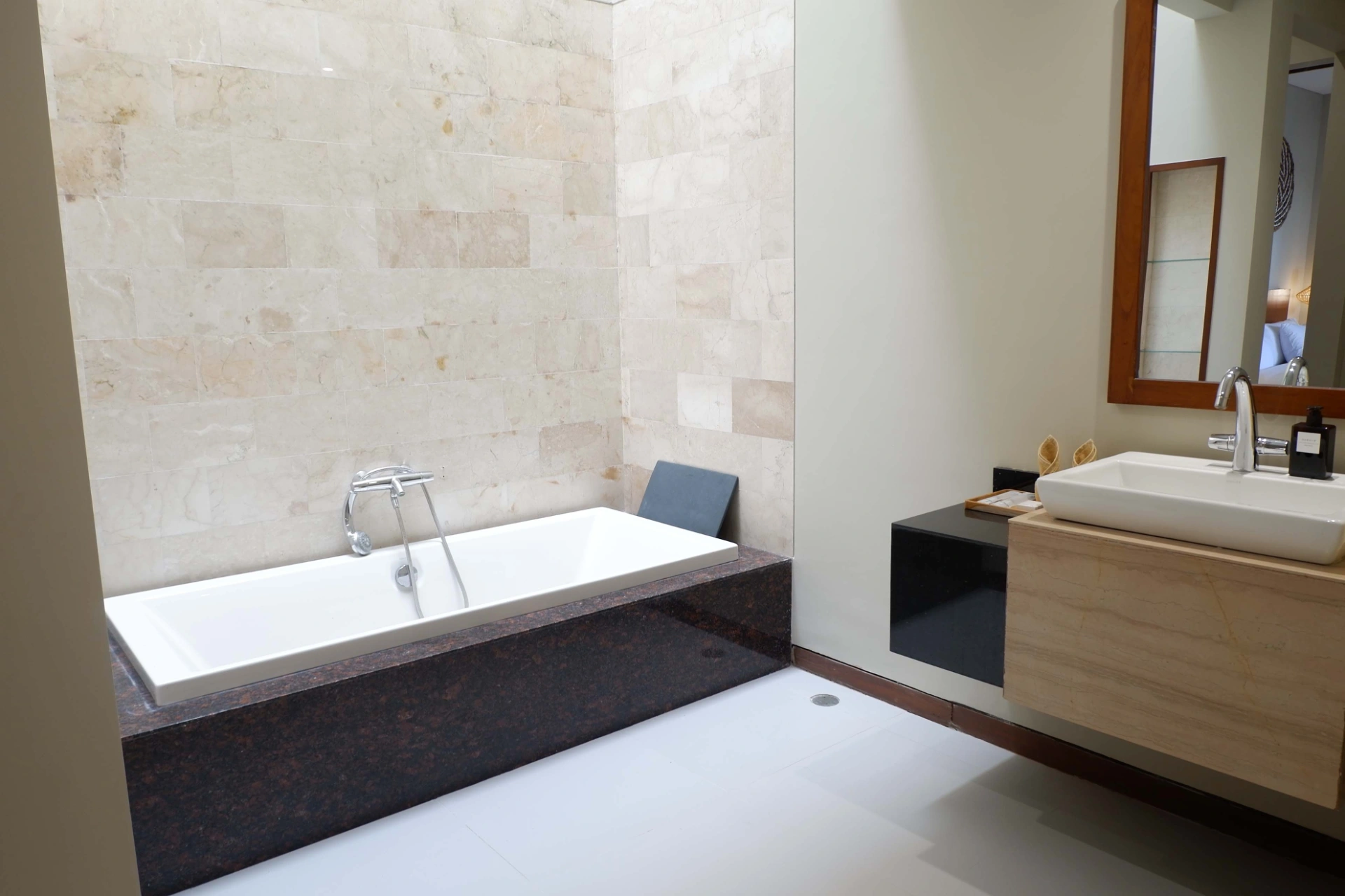 3 BR Villa in Kerobokan, Seminyak, 3-bed villa for rent in Seminyak – photo 9 of 15