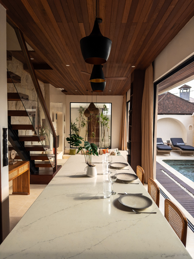 Villa Solara - 3BR in the Heart of Canggu w/ Rooftop Bar, 3-bed villa for rent in Canggu – photo 4 of 15