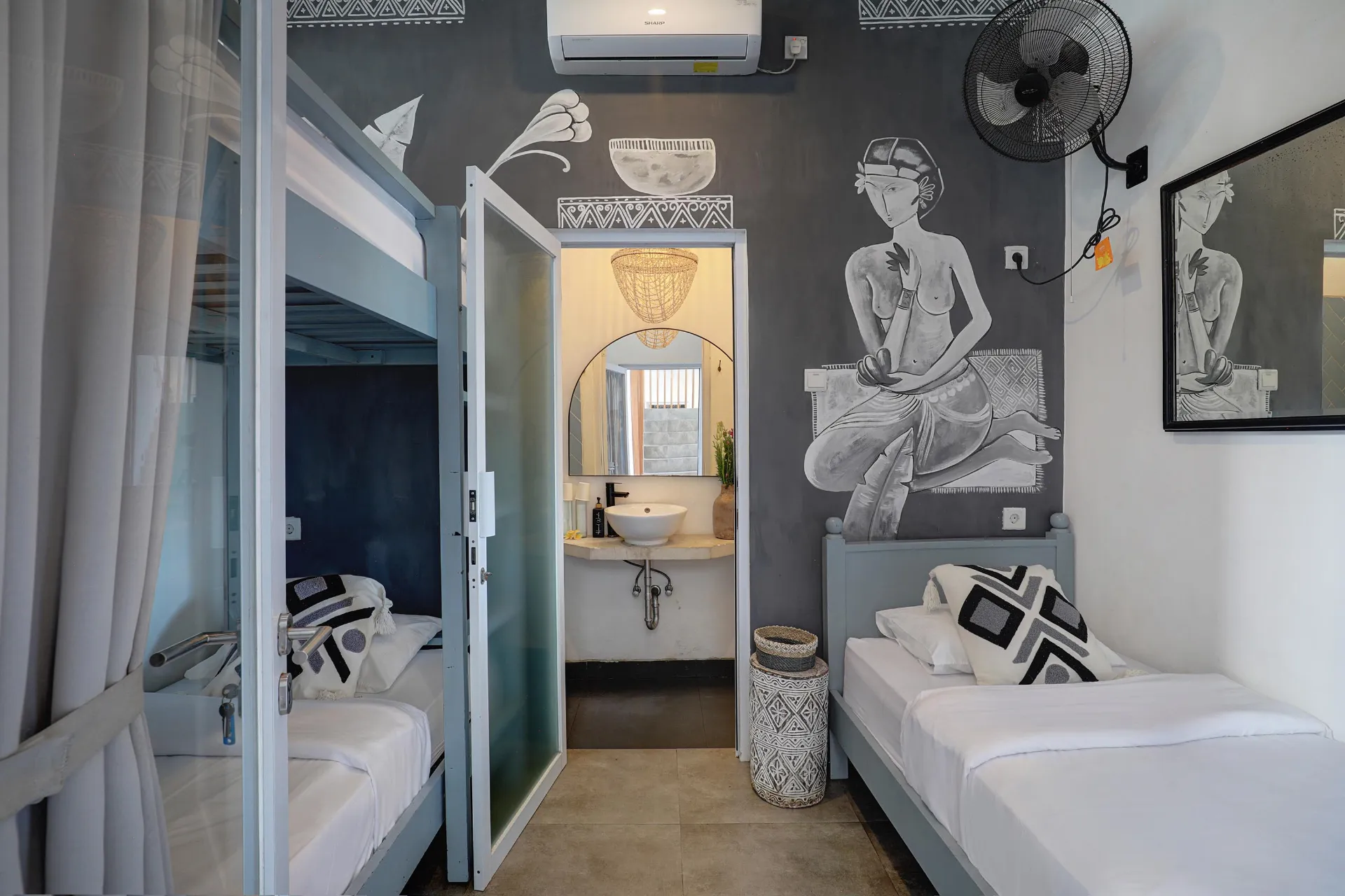 6BR Luxury Villa Seminyak 2 mins walk to beach sleeps 14 w/ private chef/butler, 6-bed villa for rent in Seminyak – photo 4 of 15