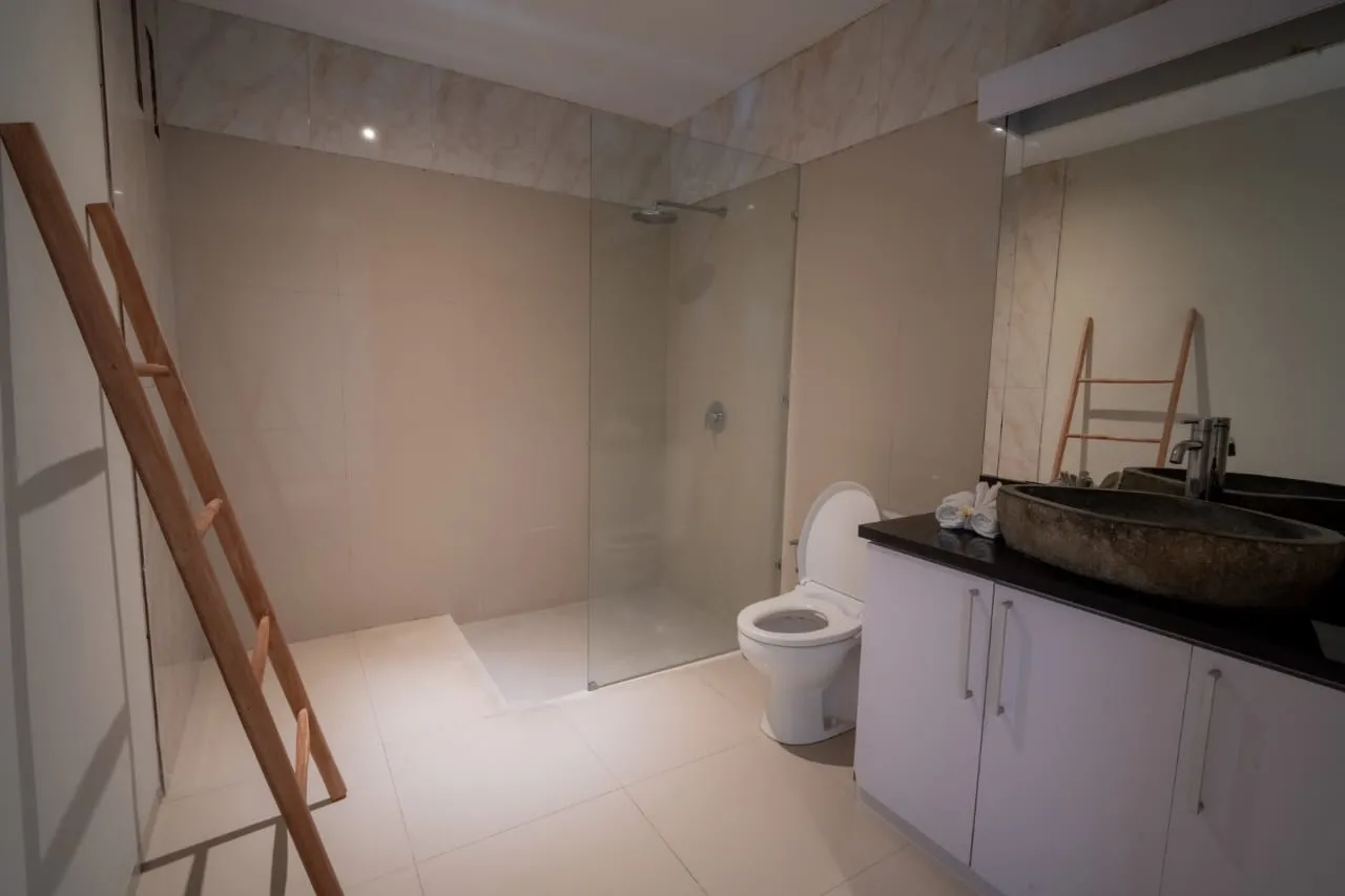 Serene Bumbak Villa with Private Pool | 5 mins to Canggu, 3-bed villa for rent in Seminyak – photo 6 of 15