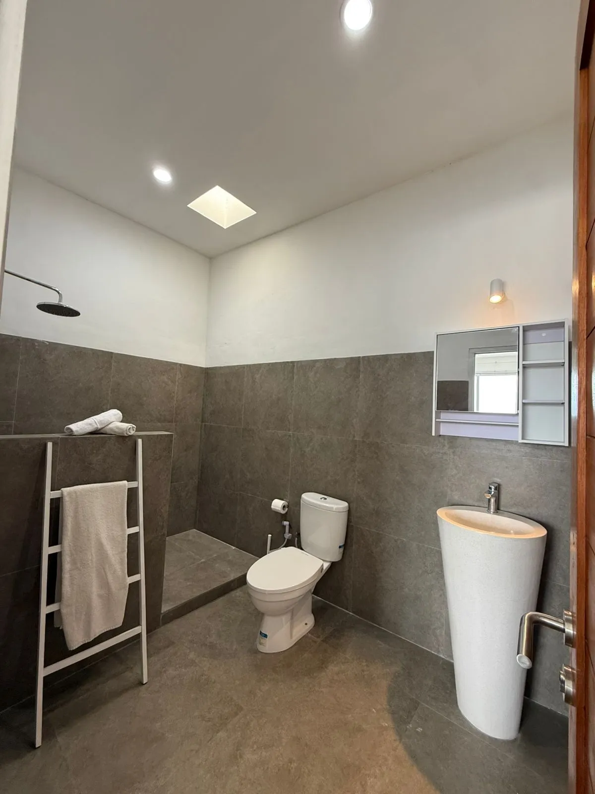 Villa For Rent 5 Bed In Kerobokan,Badung Bali, 5-bed villa for rent in Canggu – photo 6 of 15