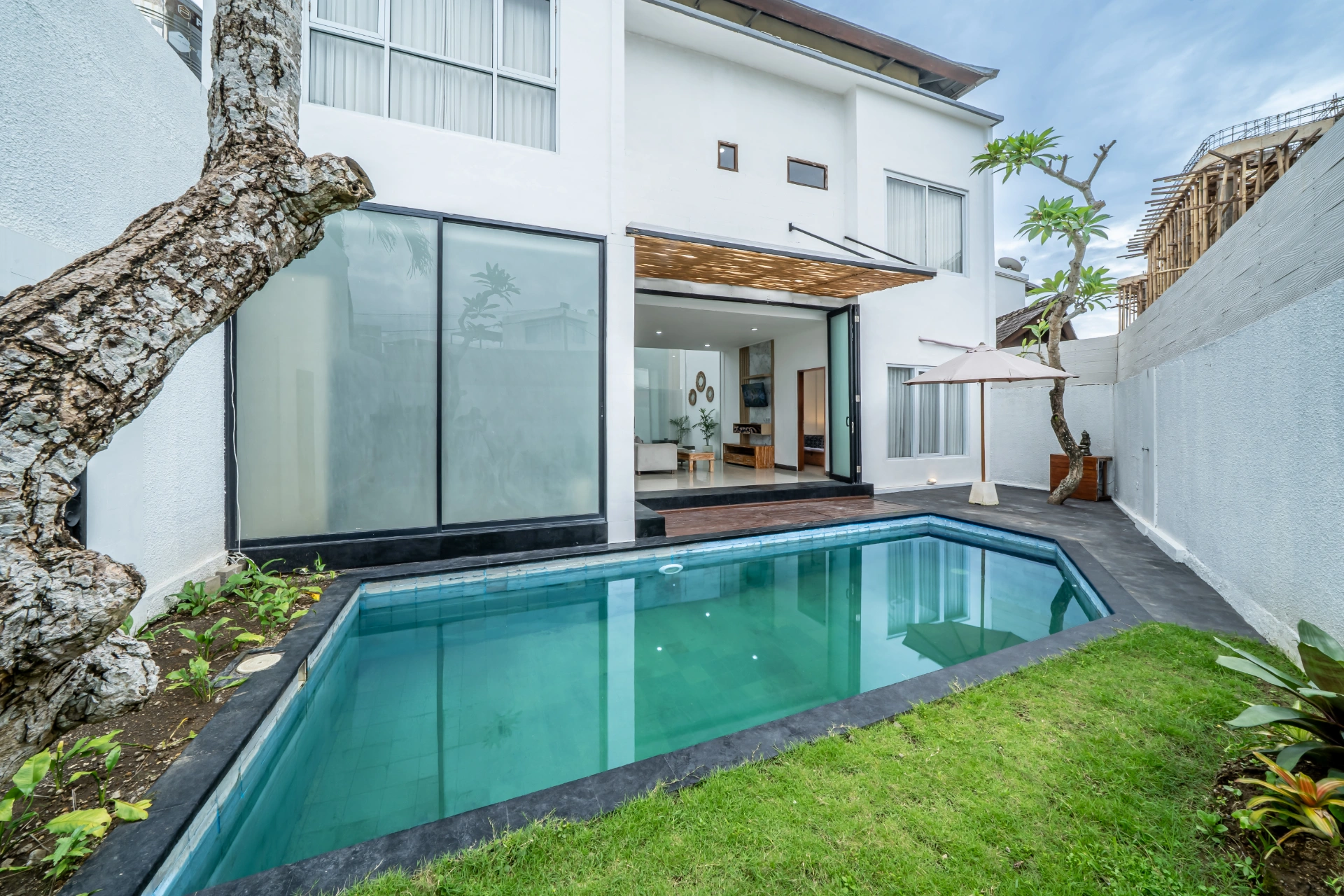 Villa Dewi - Contemporary 3 bedroom villa in peaceful area of Tumbak Bayuh, 3-bed villa for rent in Pererenan – photo 2 of 15