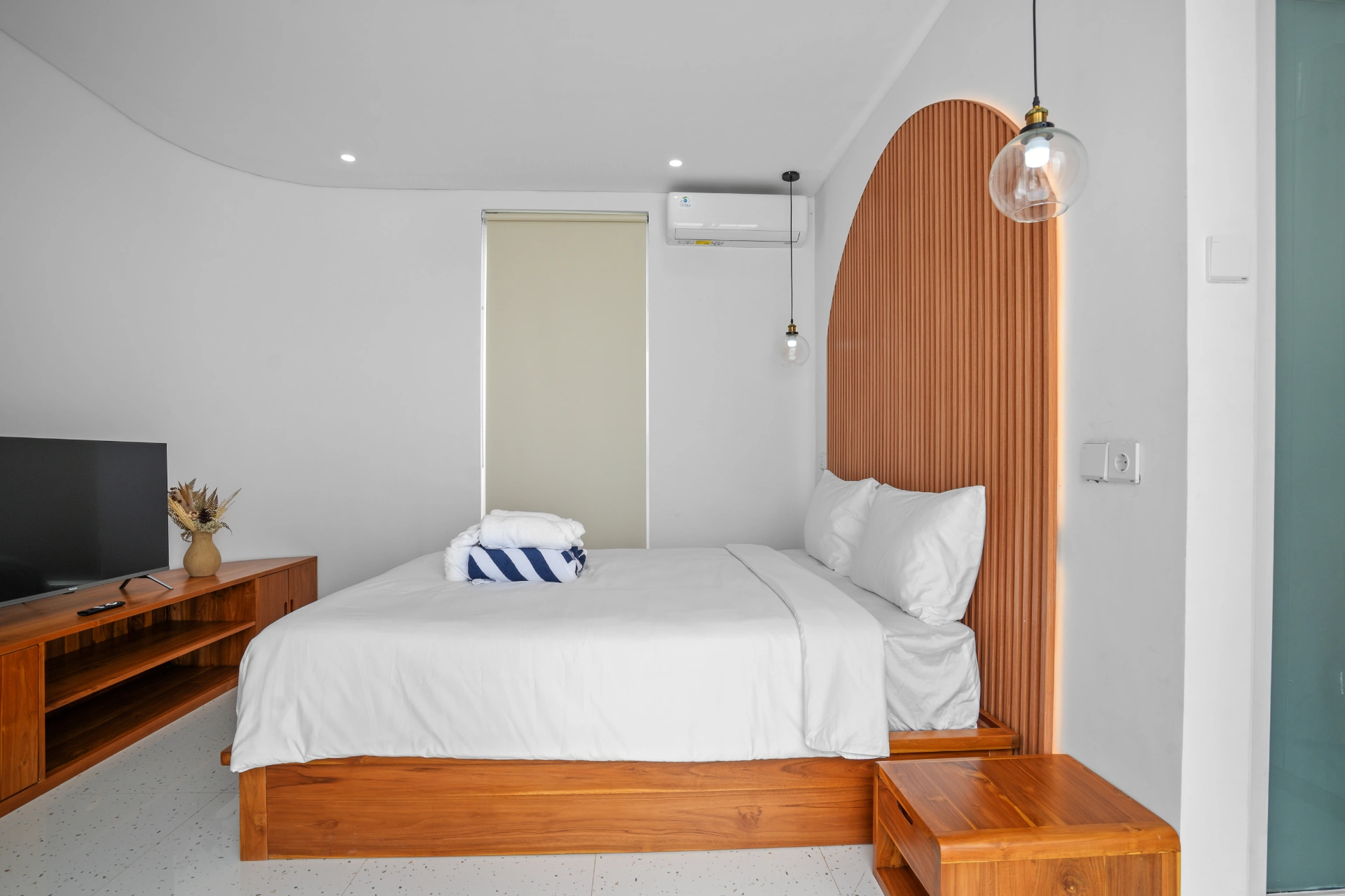 New! Oasis Private Villa -Pool & Jacuzzi- Seminyak Kerobakan, 1-bed villa for rent in Seminyak – photo 10 of 15