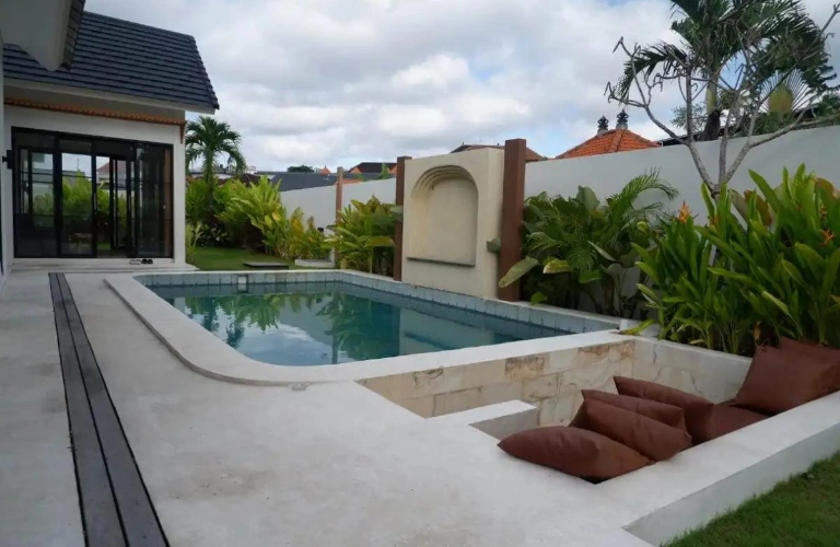 3BR Villa with Big Garden Padonan, Canggu, Quite Area, 3-bed villa for rent in Canggu – photo 8 of 15