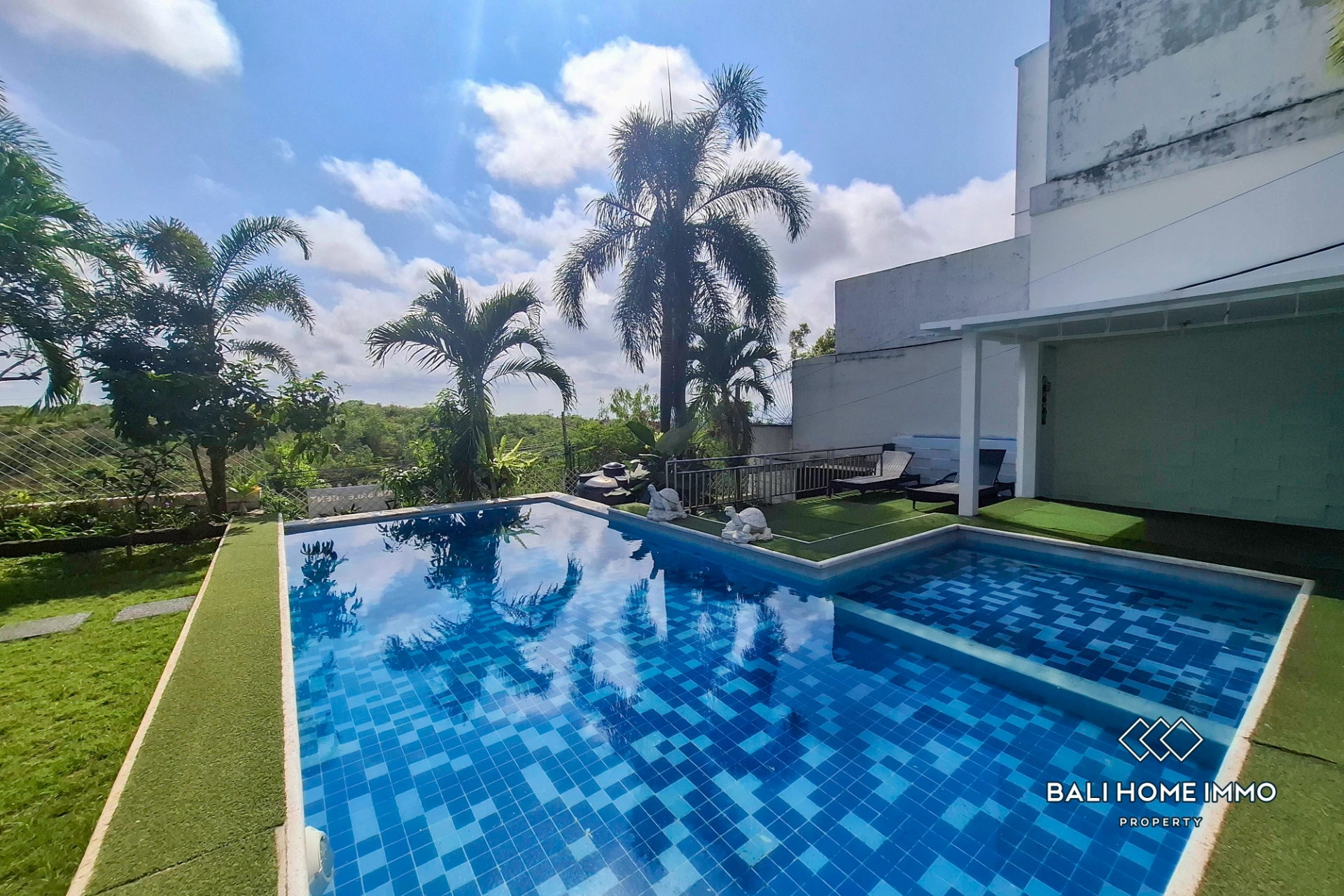 Spacious 4 Bedrooms Ocean View Villa for Rent & Sale in Ungasan, 4-bed villa for rent in Uluwatu – photo 2 of 15