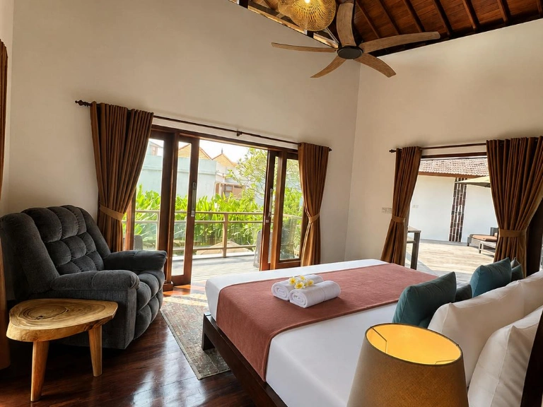 Beautiful 4-Bedroom Villa Sanctuary — Perfect for Family Living in North Canggu, 4-bed villa for rent in Canggu – photo 10 of 15