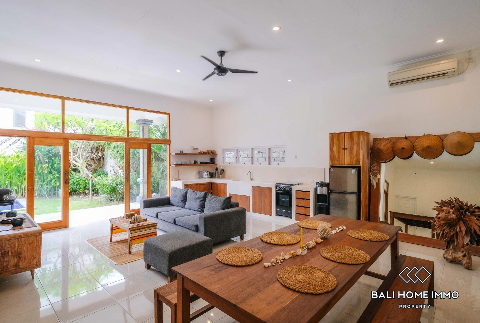 Spacious 3 Bedroom Villa in Canggu Batu Bolong, 3-bed villa for rent in Canggu – photo 5 of 9