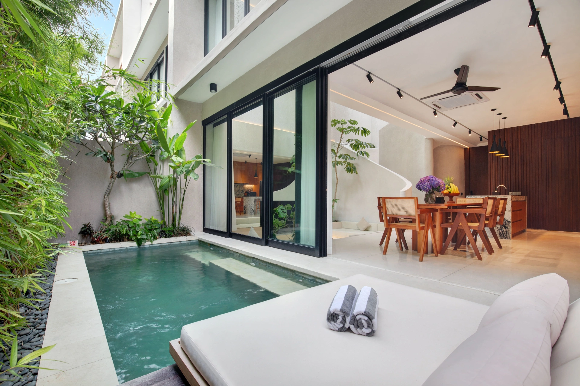 2BR MODERN SUAVE VILLA Berawa/Pool/1min to Baked/no construction/new design, 2-bed villa for rent in Canggu – photo 8 of 15
