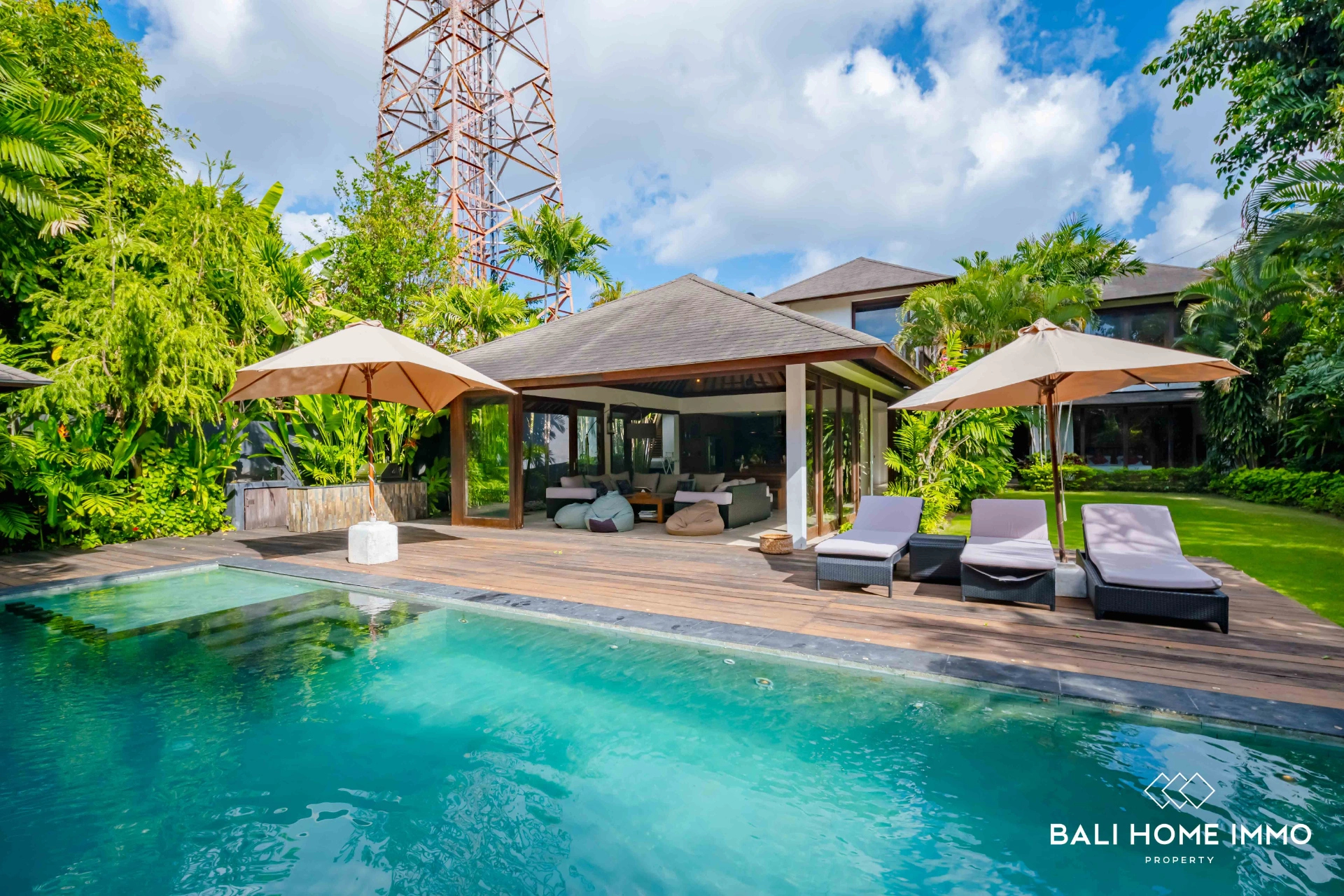 Expansive 4 Bedrooms for Rent & Sale - Walk Distance to Jimbaran Beach, 4-bed villa for rent in Uluwatu – photo 2 of 15