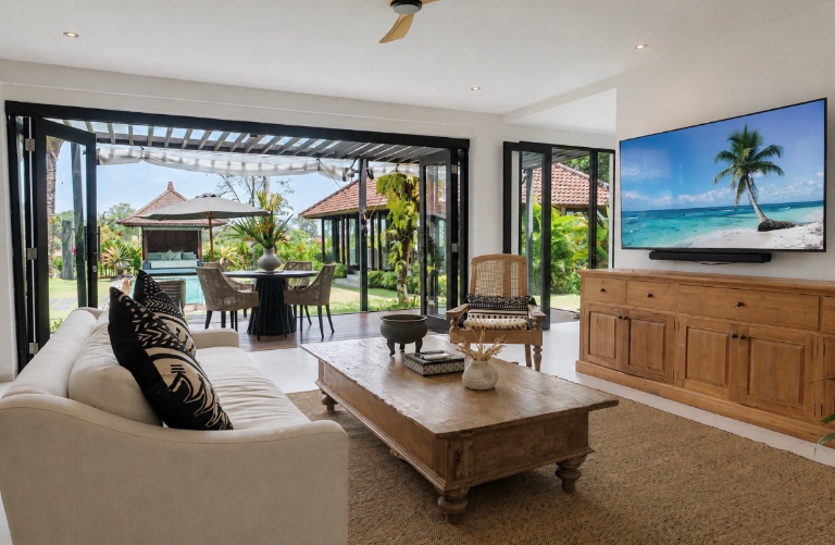 Private 4-Bedroom Villa in Kaba-Kaba, Bali | Quiet, luxurious living, 4-bed villa for rent in Seseh – photo 3 of 15