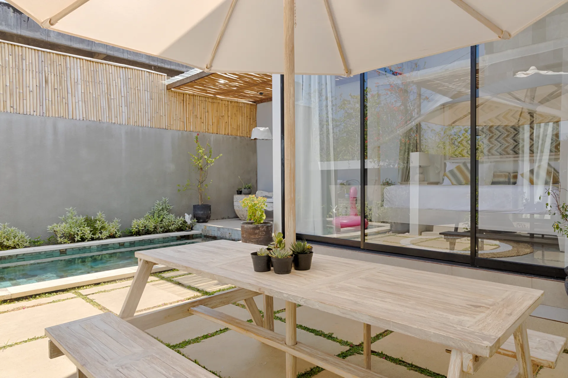 The Art-Inspired 2BR Modern Villa with Private Pool near Melasti Beach, 2-bed villa for rent in Uluwatu – photo 4 of 15