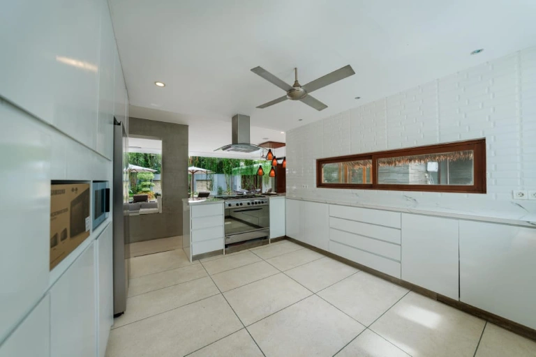 Luxury 5 bedroom Boutique Villa Near Nuanu, 5-bed villa for rent in Tabanan – photo 10 of 15