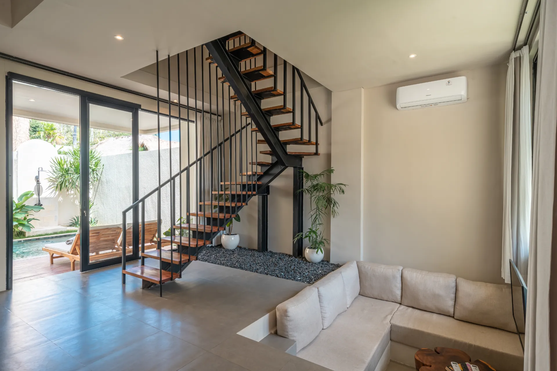 Villa Salt - 2BR Tropical Hideaway in Bingin – Private Pool, 2-bed villa for rent in Uluwatu – photo 9 of 15