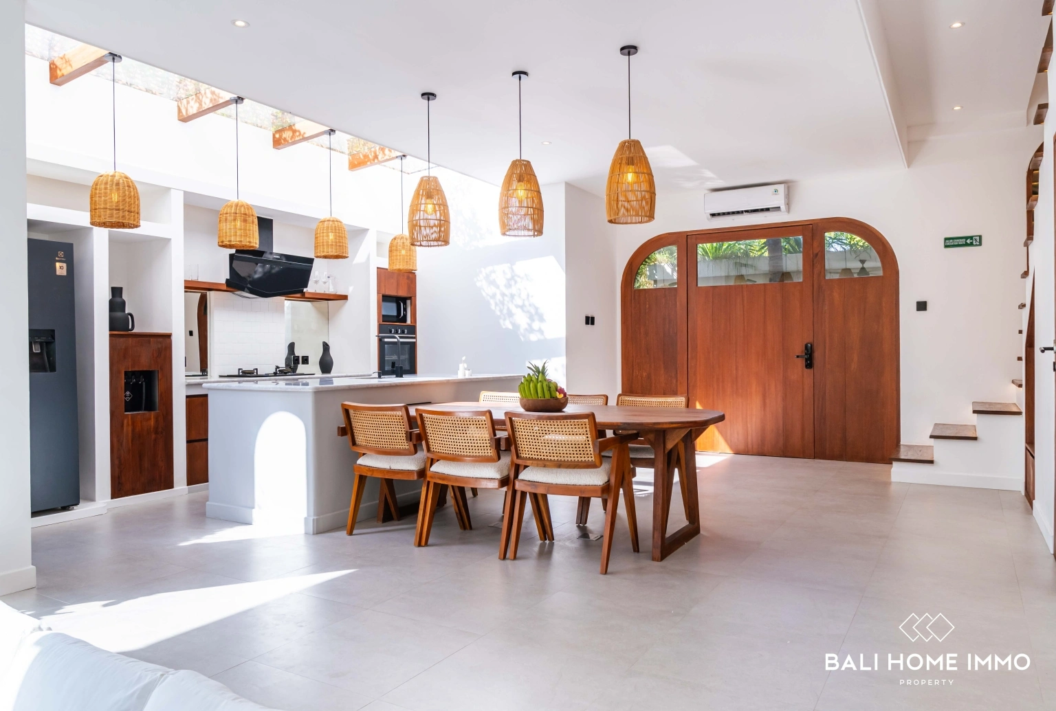Brand new 3 bedroom villa in the heart of Berawa, 3-bed villa for rent in Canggu – photo 5 of 15