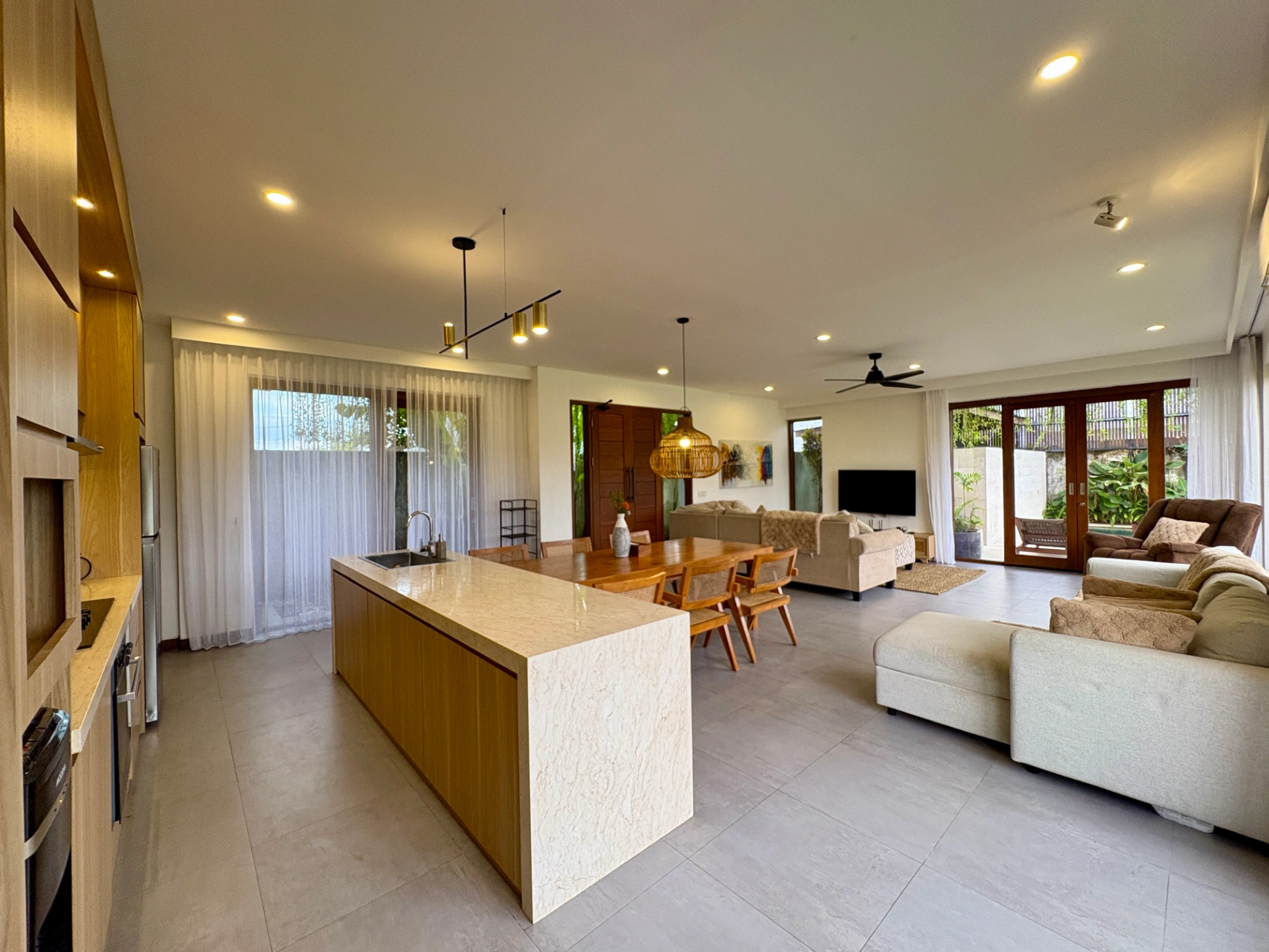 3 Bedroom Family Villa Walking Distance to The Beach, 3-bed villa for rent in Seseh – photo 7 of 15