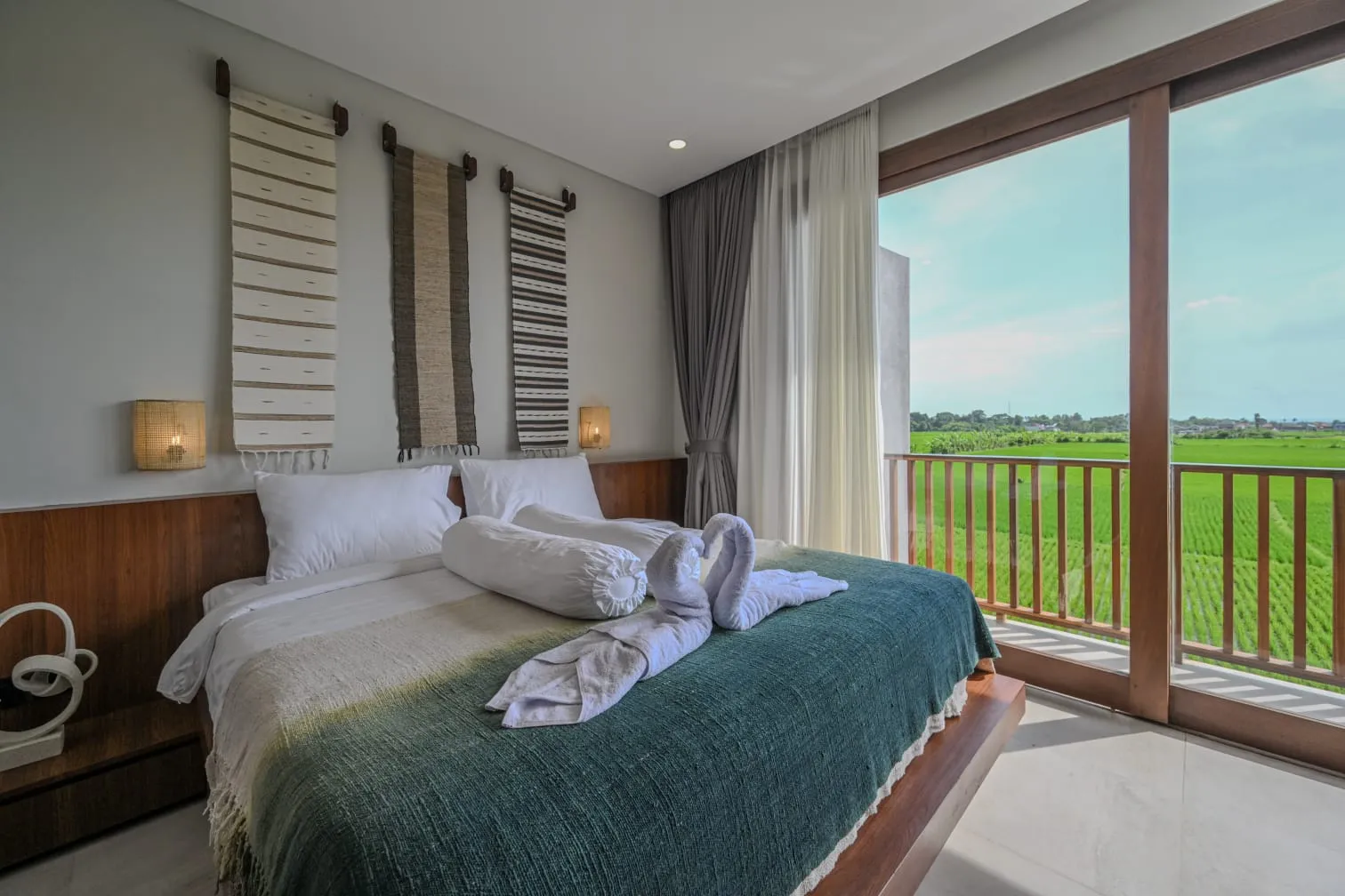 Villa Mahadira - Modern 2-Bedroom Villa with Rice Field & Ocean View, 2-bed villa for rent in Tabanan – photo 6 of 15