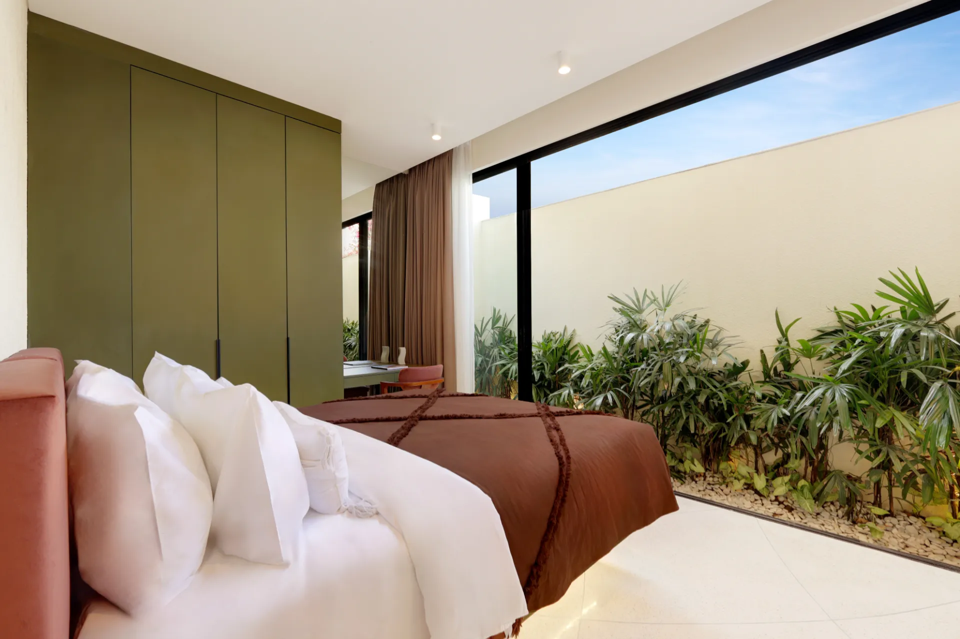 Minimalist Modern Oasis III Townhouses Berawa 2-bedrooms! 2mins to Berawa Beach, 2-bed villa for rent in Canggu – photo 11 of 15