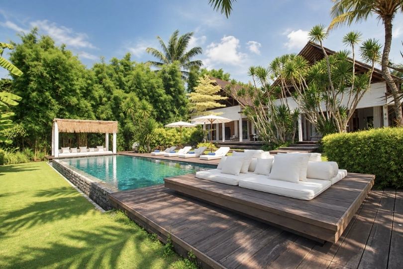 An Extraordinary 5-Bedroom Artistic Sanctuary in Berawa, 5-bed villa for rent in Canggu – photo 5 of 15