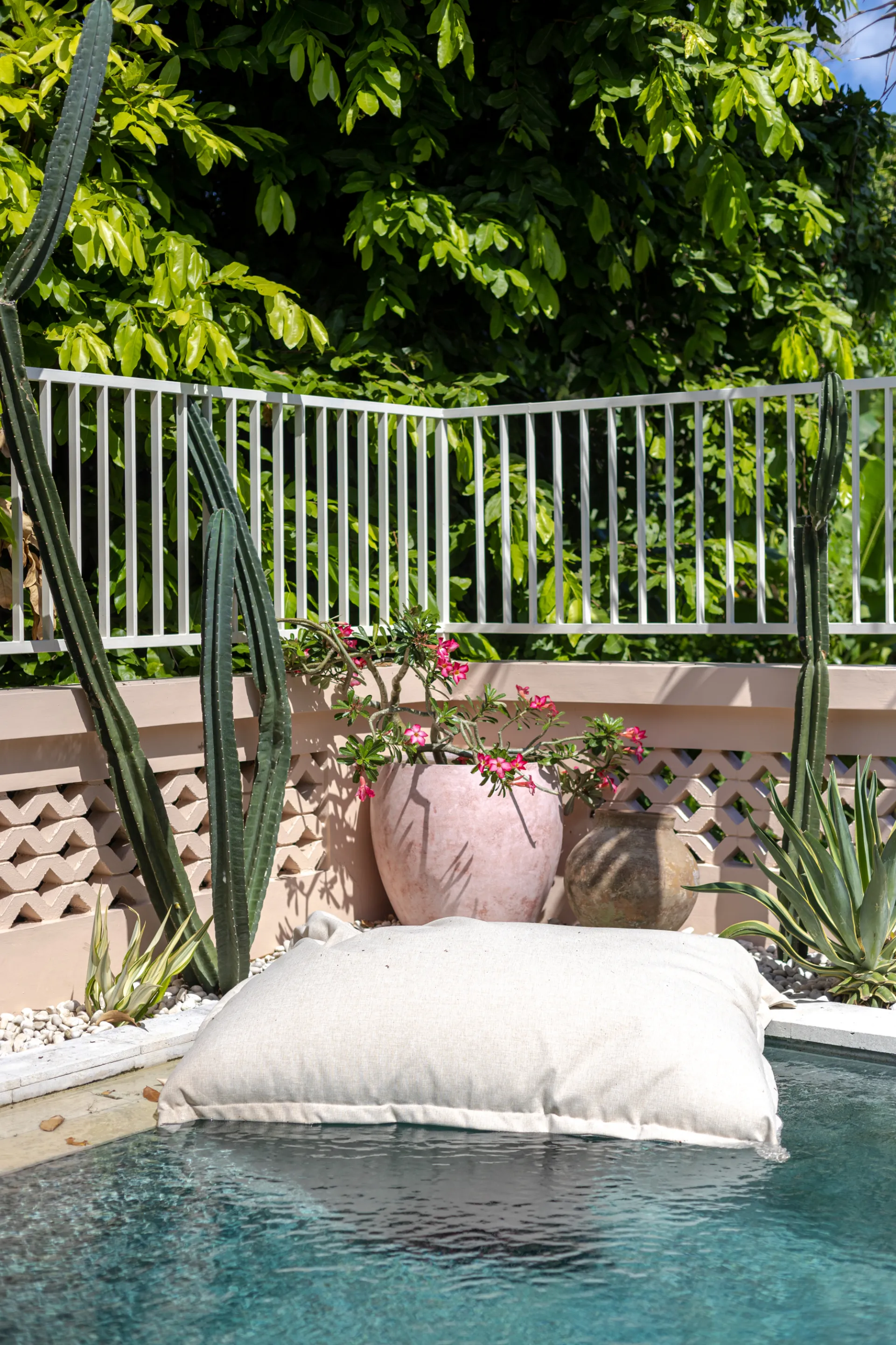 The Pink Joglo - A cozy and quiet 3BDR with pool., 3-bed villa for rent in Pererenan – photo 13 of 15