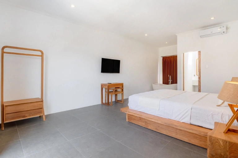 Modern Tropical 3 Bedroom Villa in Prime Berawa, 3-bed villa for rent in Canggu – photo 13 of 15